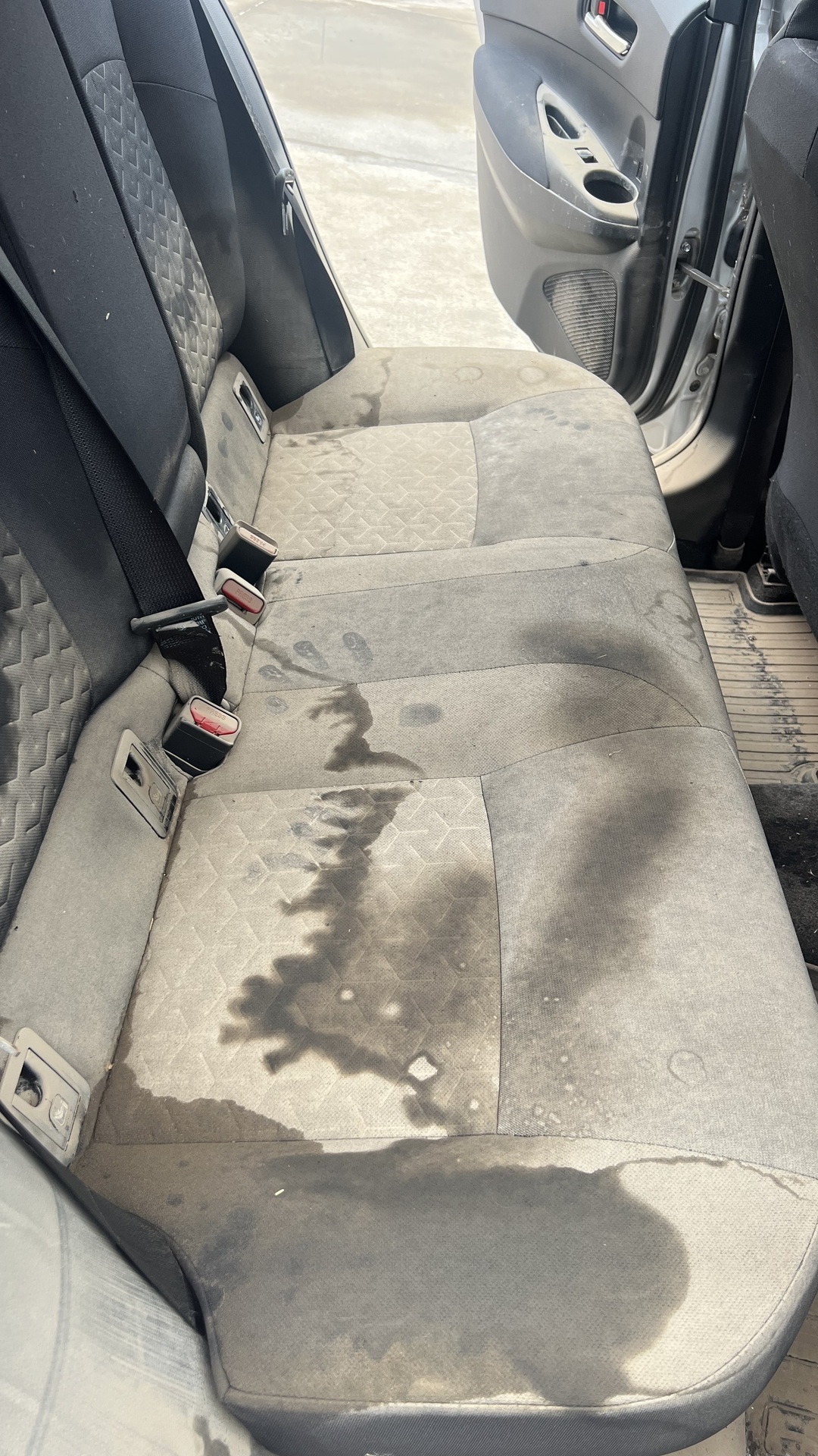 Before photo for Пране на тапицерия на кола